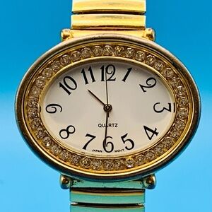 AVON F23508-1/D Vintage Women’s Quartz Bracelet Wristwatch Crystal Bezel Working